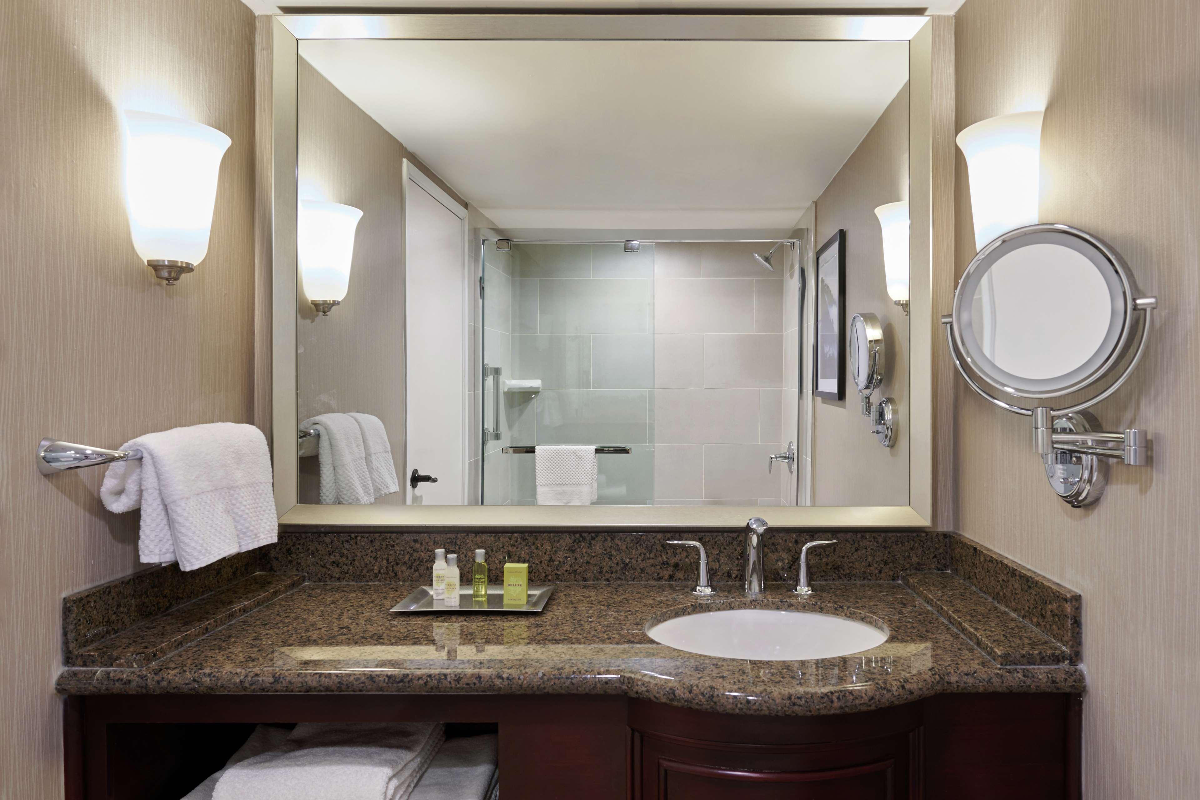 Doubletree By Hilton Salt Airport
